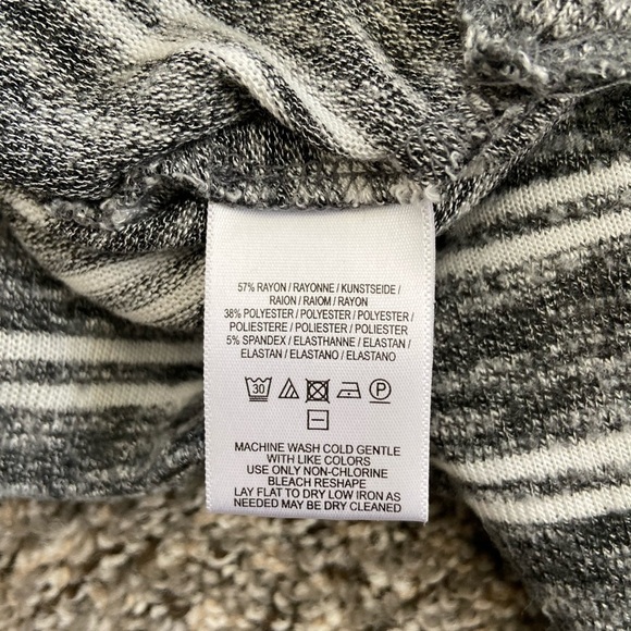 ANTHRO POSTMARK • Mila Grey Striped Oversized Top Size Small - Picture 6 of 6